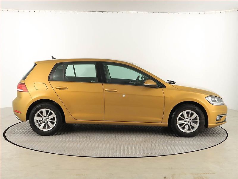Volkswagen Golf (2019) 1.0 TSI, Serv.kniha, Tempomat - fotka 6 z 17