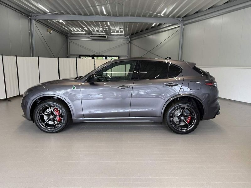 Alfa Romeo Stelvio (2026) Quadrifoglio 2.9 V6 BiTurbo 52 - fotka 2 z 28