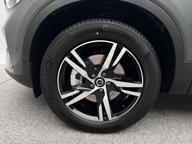 Volvo XC40 (2026) B3 AUT DARK PLUS - fotka 17 z 23