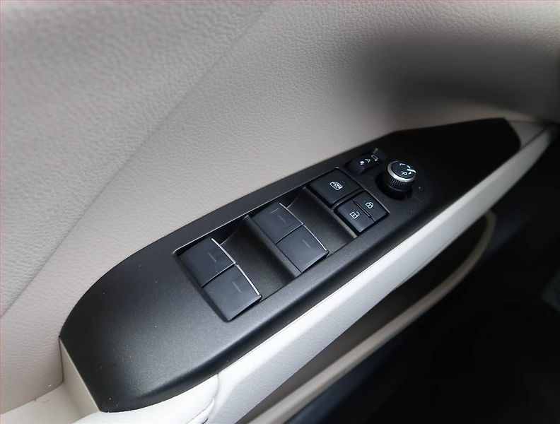 Toyota Camry (2024) Executive 2.5 Hybrid - fotka 20 z 25