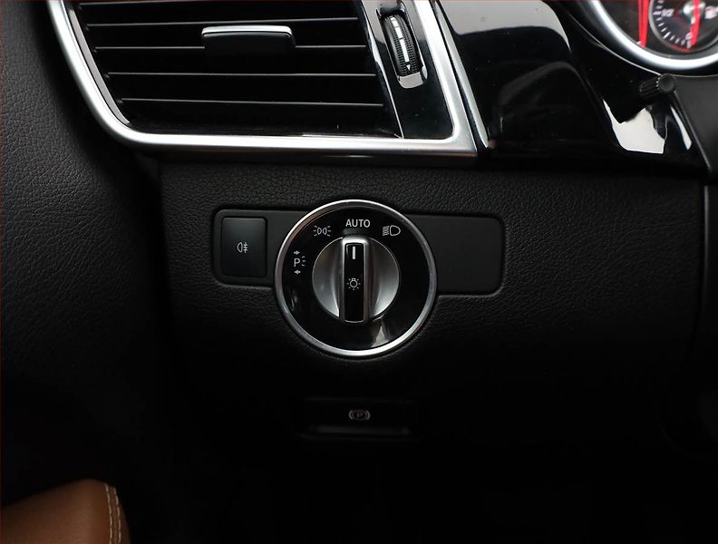 Mercedes-Benz GLE (2016) 350 d, 4X4, Automat - fotka 15 z 19