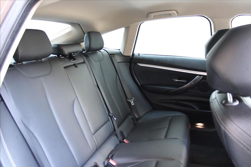 BMW Řada 3 320i GT / xDrive / HUD / 360° - fotka 35 z 49