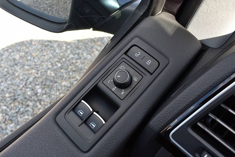 Volkswagen Multivan 2,0 BI-TDI GEN.SIX,ALCANT,SUPE - fotka 12 z 27