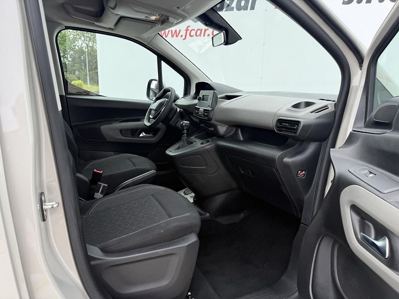Peugeot Rifter (2020) 1.2 PureTech 7 míst ser.knížka - fotka 16 z 23