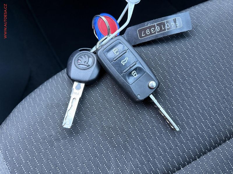 Škoda Rapid (2014) 1.2TSi, 2.maj,ČR, Fresh, - fotka 15 z 16