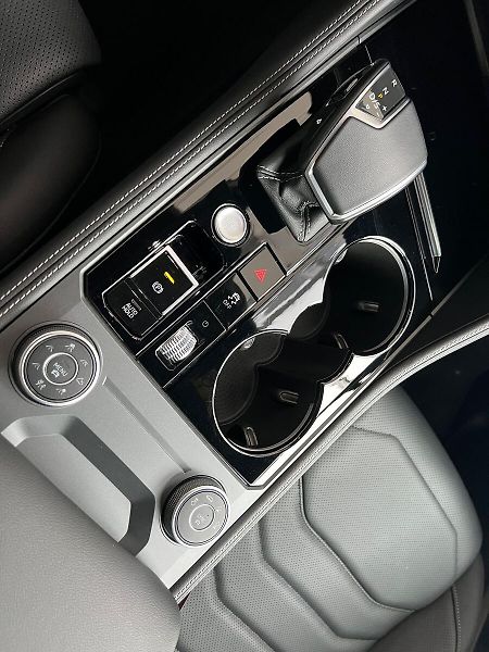 Volkswagen Touareg R-line 3,0TDI 210kW - fotka 8 z 22