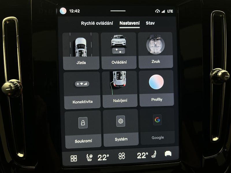 Volvo XC40 RECHARGE PRO AUT - fotka 32 z 44