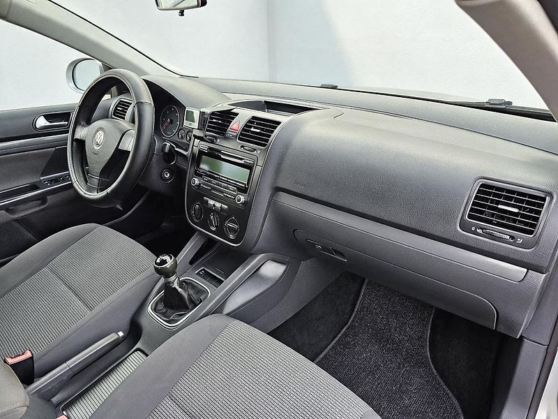 Volkswagen Golf 1.9 TDI 77kW,KLIMA,2x KOLA - fotka 21 z 33