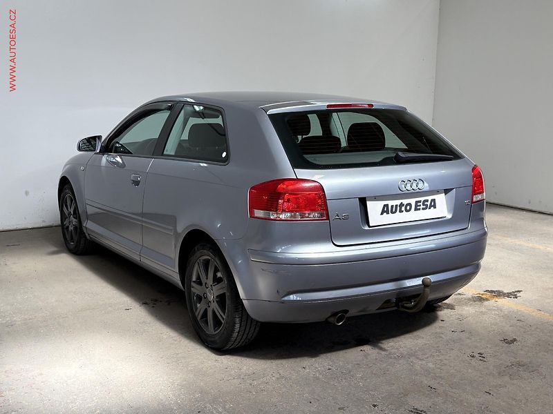 Audi A3 (2004) 1.6i, autoAC - fotka 6 z 13