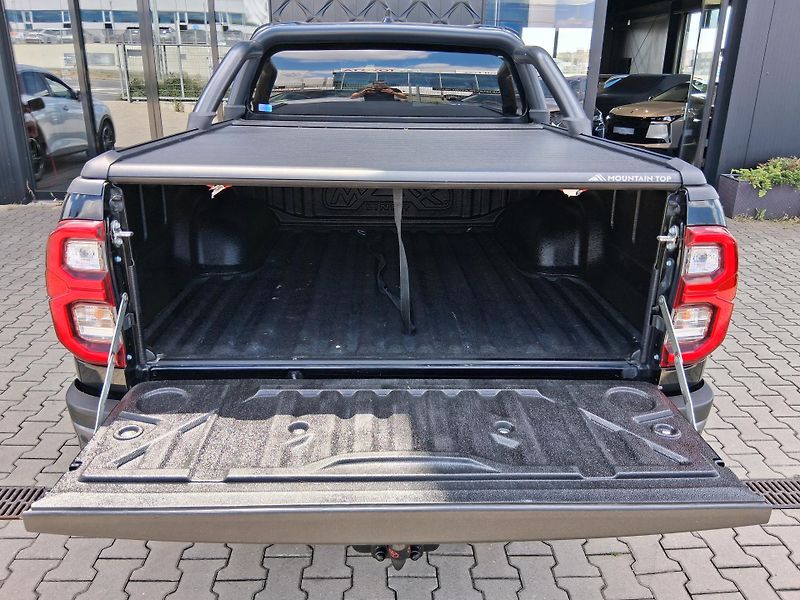 Toyota Hilux INVICTIBLE 2.8 D-4D 4x4 150kW - fotka 6 z 33