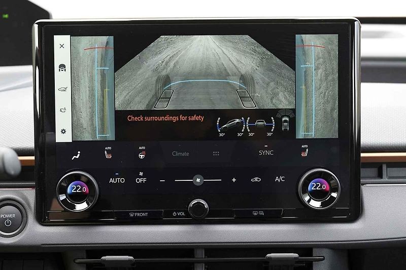 Místy muselo elektrické Subaru Uncharted projíždět i obtížnějším terénem.