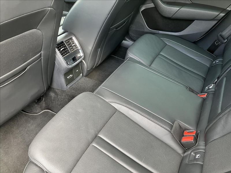 Škoda Octavia 2,0 TAŽNÉ,KŮŽE,MATRIX-BEAM - fotka 13 z 36