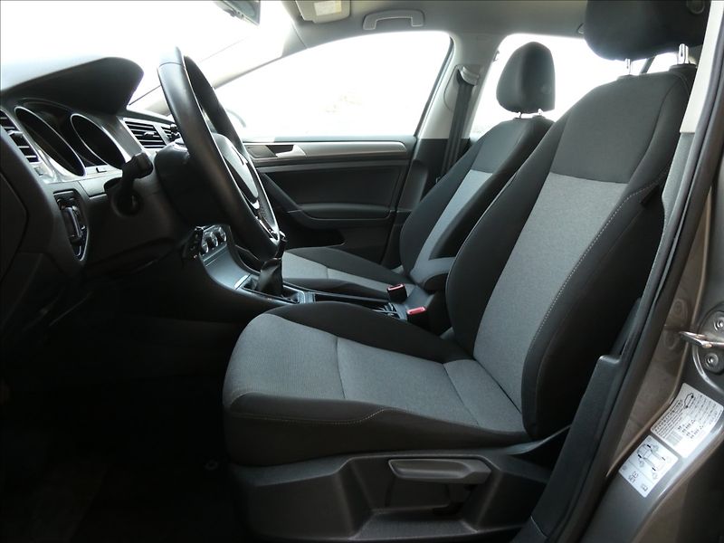 Volkswagen Golf 1,2 TSi 81kW auto klima, závěs - fotka 16 z 50