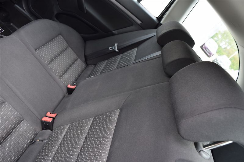 Škoda Octavia 1,2 i 77KW KLIMA VÝHŘ.ČEL.SKLO - fotka 16 z 37