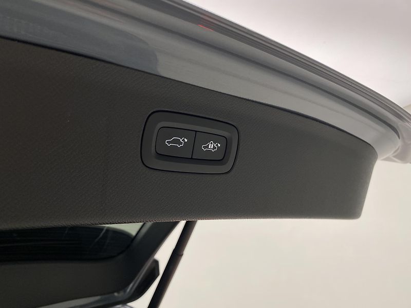 Volvo XC90 B5 AWD CORE AUT CZ - fotka 32 z 58
