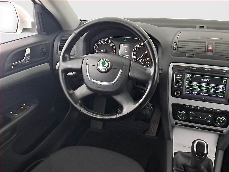 Škoda Octavia (2012) 2.0 TDI, 4X4, Xenony - fotka 7 z 15