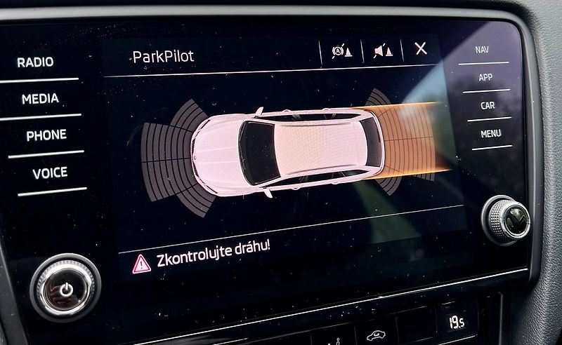 Škoda Octavia (2018) III FL COMBI 2.0 TDI DSG - fotka 26 z 28