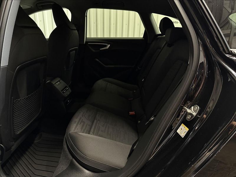 Audi A5 TDI 150kW MHEV Quattro Sport - fotka 31 z 42