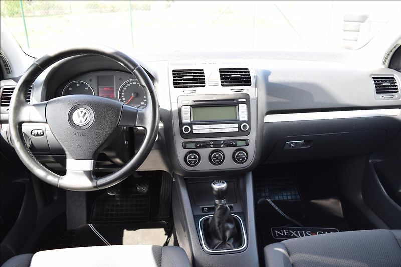 Volkswagen Golf 1,9 TDI 77KW 4X4 PO ROZVODECH - fotka 29 z 46