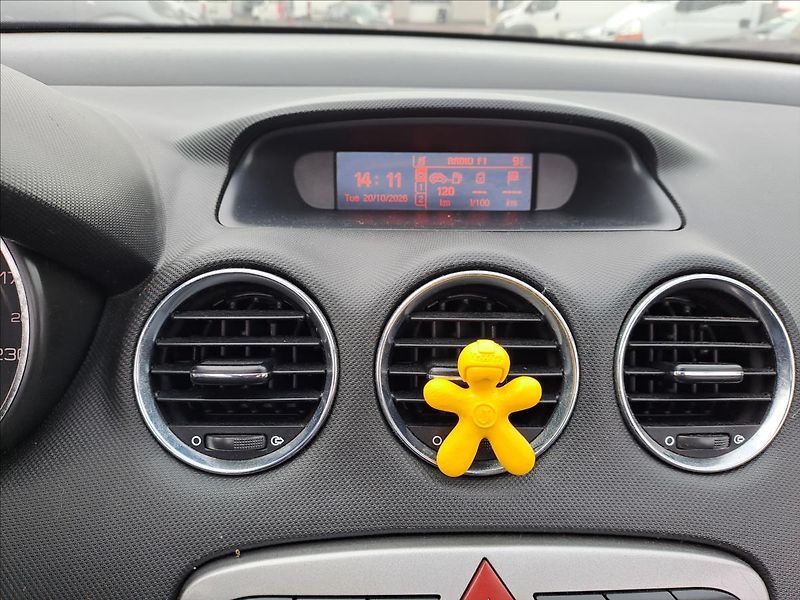 Peugeot 308 CC 1.6i 88kW - fotka 16 z 22