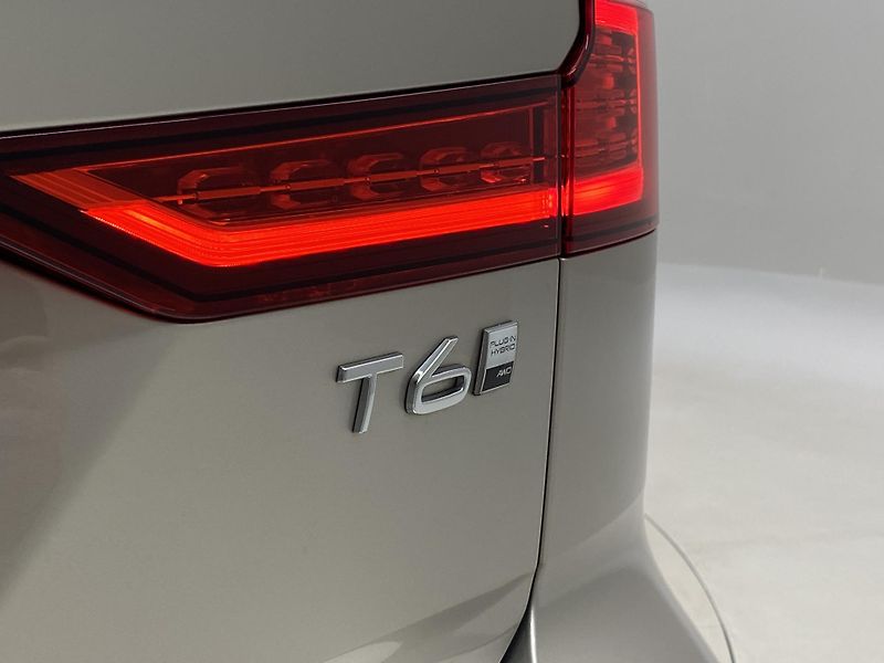 Volvo V60 T6 AWD RECHARGE DARK PLUS CZ - fotka 35 z 49