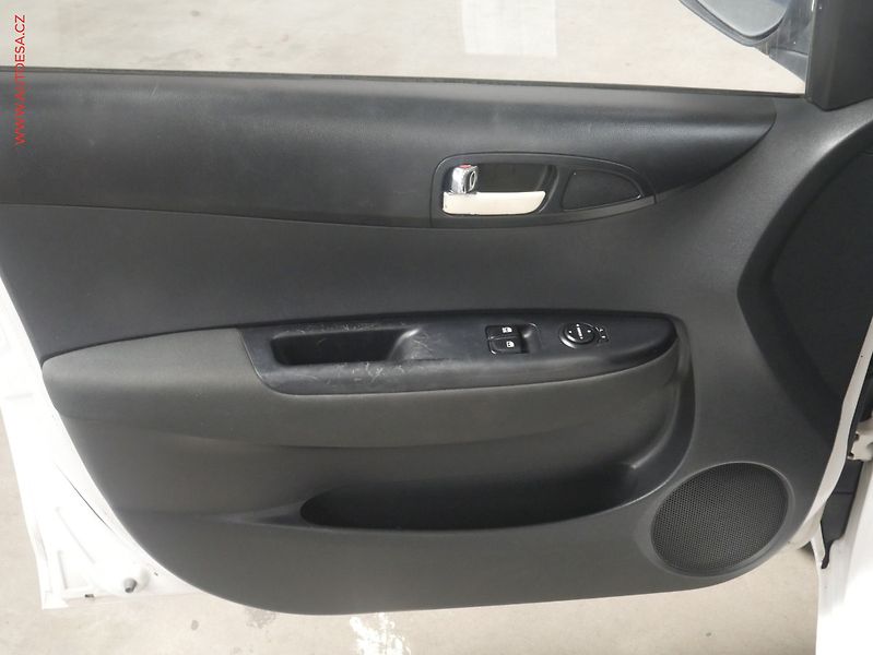 Hyundai i20 (2012) 1.2i, AC - fotka 8 z 17