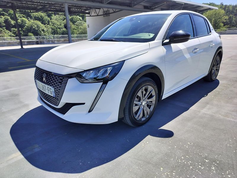 Peugeot 208 e, navigace - fotka 3 z 25