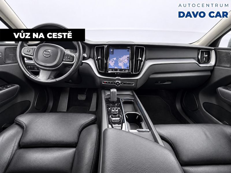 Volvo XC60 2,0 B5 173 kW AWD Momentum Pro - fotka 2 z 10