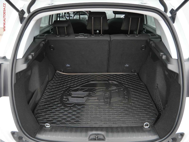 Peugeot 2008 (2018) 1.2PT, AC, park.asist - fotka 7 z 21
