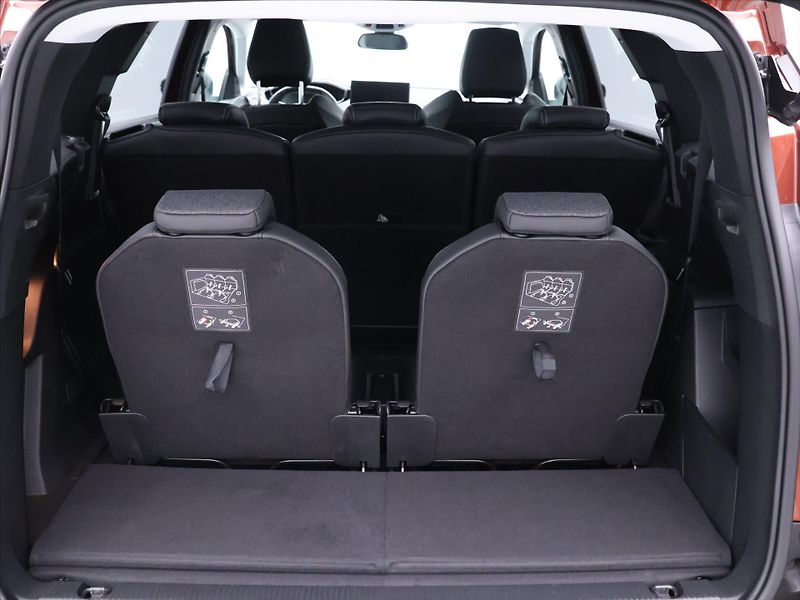 Peugeot 5008 1,5 HDI 96kW Allure 7-Míst DPH - fotka 10 z 36