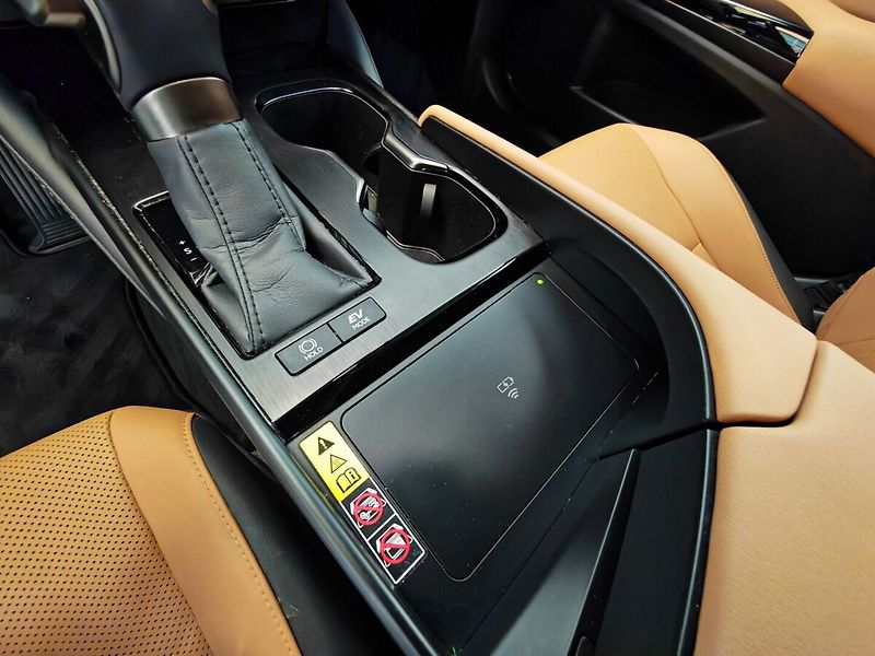 Lexus ES 300h Limited Edition - fotka 36 z 37