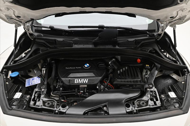 BMW Řada 2 2,0 218d 110 kW Active Záruka - fotka 9 z 31
