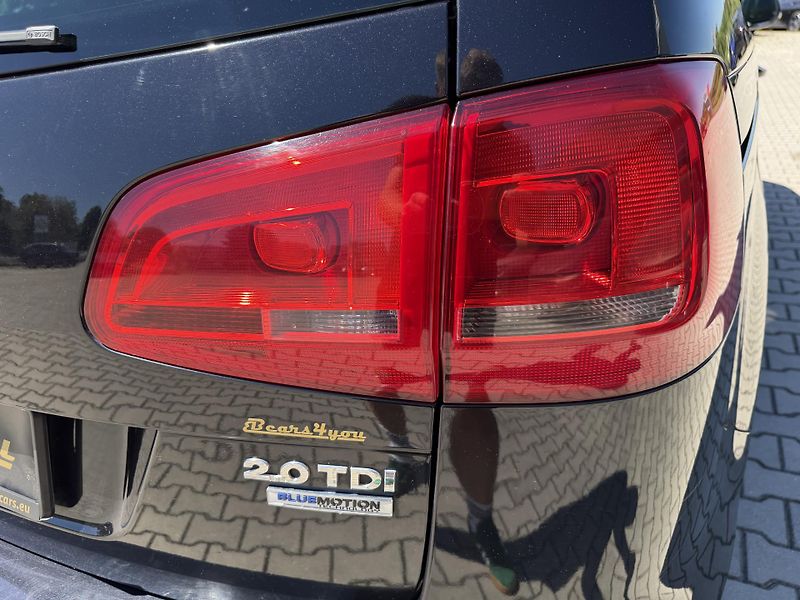 Volkswagen Sharan (2015) 2.0TDI 103kW DSG 7M EL. DVĚŘE - fotka 18 z 41