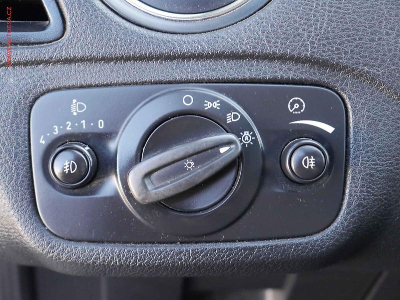 Ford S-MAX (2008) 2.0TDCi, AC, park.čidla - fotka 14 z 16