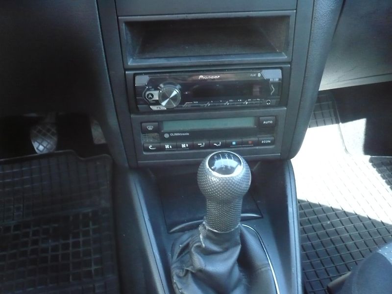 Volkswagen Golf 1.6i 77Kw Koupeno ČR - fotka 13 z 27