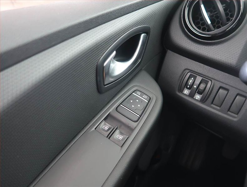 Renault Clio (2016) 1.2 16V, Tempomat - fotka 14 z 14