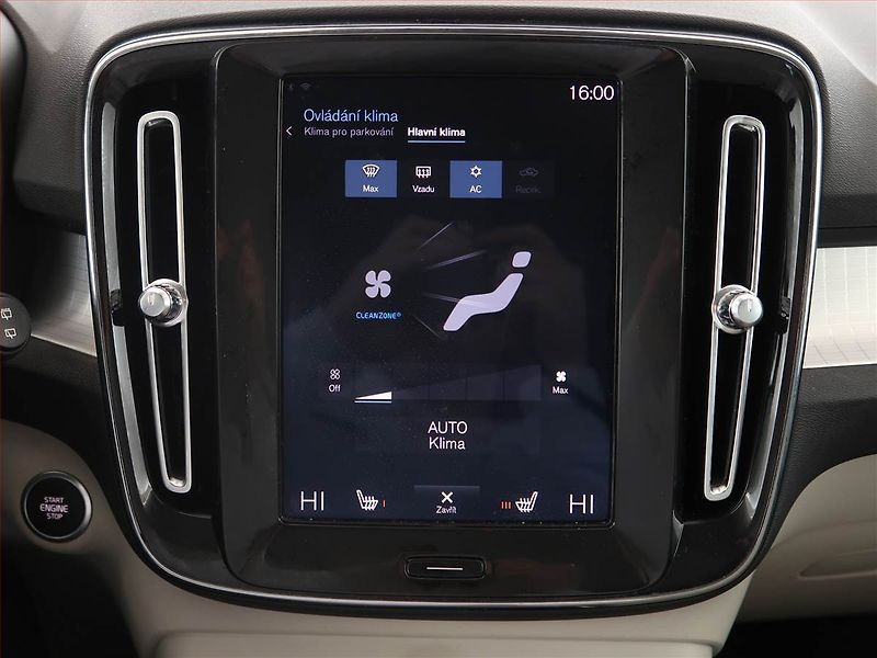 Volvo XC40 (2018) D4 AWD - fotka 20 z 24