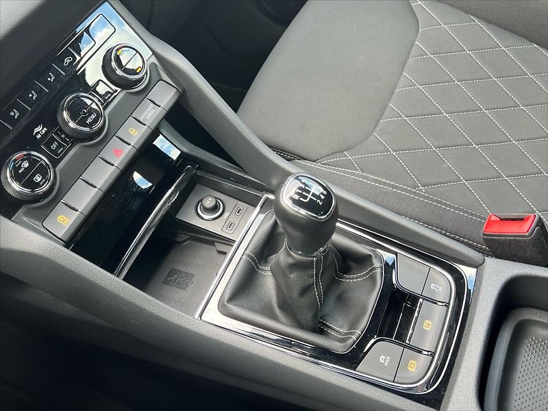 Škoda Karoq 1,5 TSi 110kW SPORTLINE - fotka 18 z 27