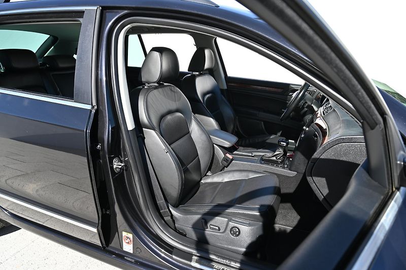 Škoda Superb 2.0TDI 125KW DSG Rezervace - fotka 29 z 56