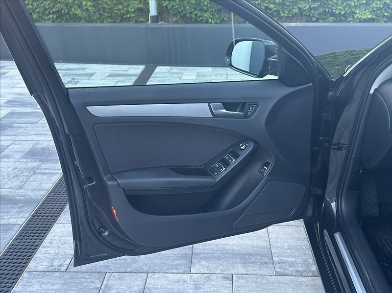 Audi A4 3,0 TDI 204PS  Ambiente A/T - fotka 12 z 49