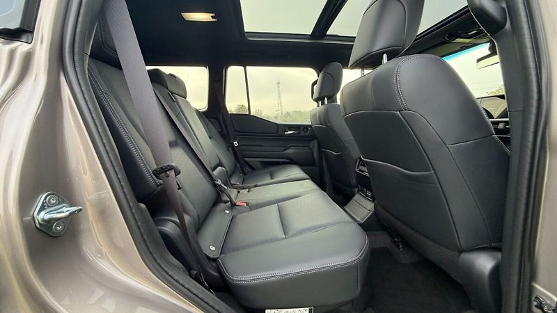 Toyota Land Cruiser 2.8L MHEV 8AT 4X4 Executive Sk - fotka 25 z 30