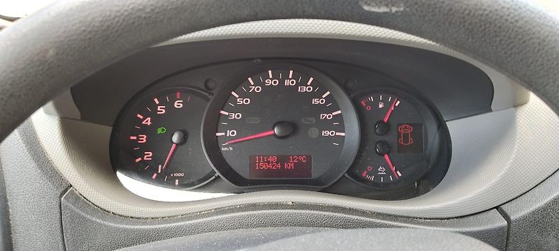 Renault Master (2017) 2.3 DCi 96 KW 7-míst 150tis km - fotka 8 z 11