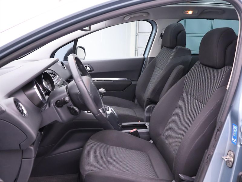 Peugeot 5008 2,0 HDI 110kW CZ Panorama - fotka 11 z 34