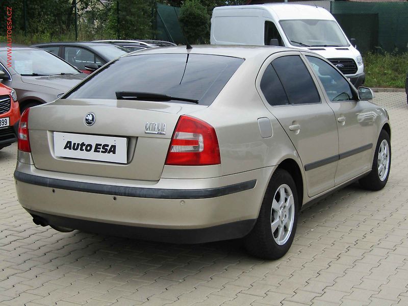 Škoda Octavia (2006) 2.0 FSI, AC, STK8/28 - fotka 4 z 14