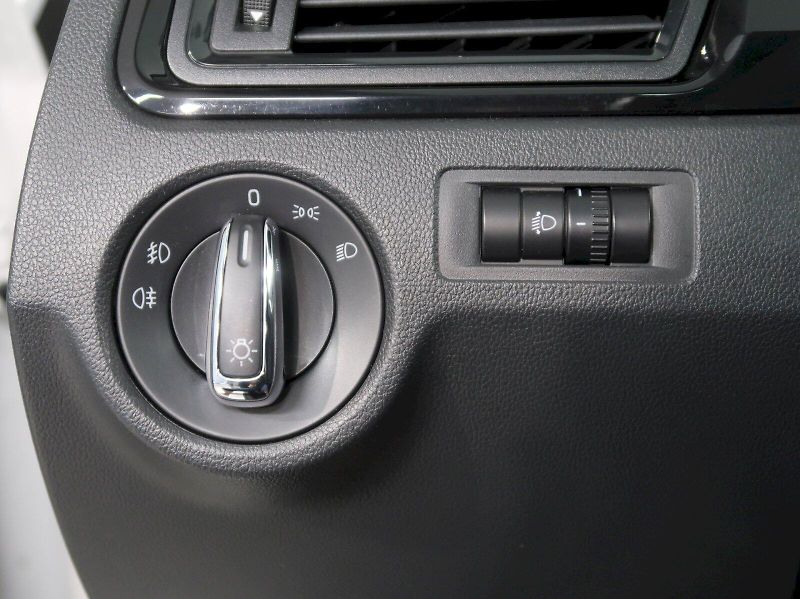 Škoda Rapid (2015) AMBITION 1.2TSI 77KW PANORAMA - fotka 23 z 28