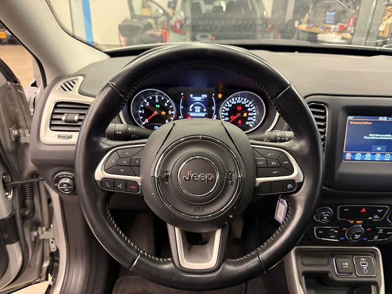 Jeep Compass 1.6 Multijet 88 kW - fotka 9 z 18
