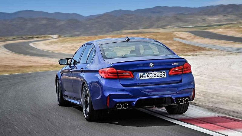 BMW M5.