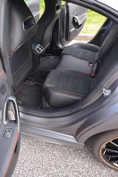 Mercedes-Benz CLA 180 d Edition 1 AMG - fotka 27 z 56