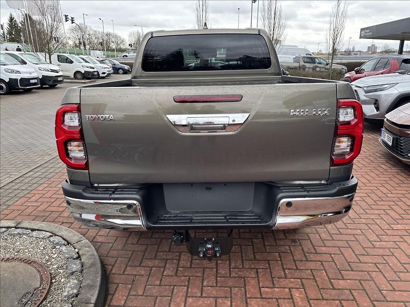 Toyota Hilux (2025) 2,8   INVINCIBLE - fotka 6 z 8