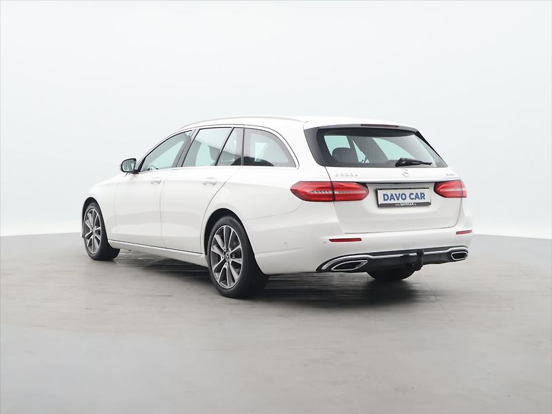 Mercedes-Benz Třídy E 2.0 220d 143kW 4Matic Aut. - fotka 5 z 34